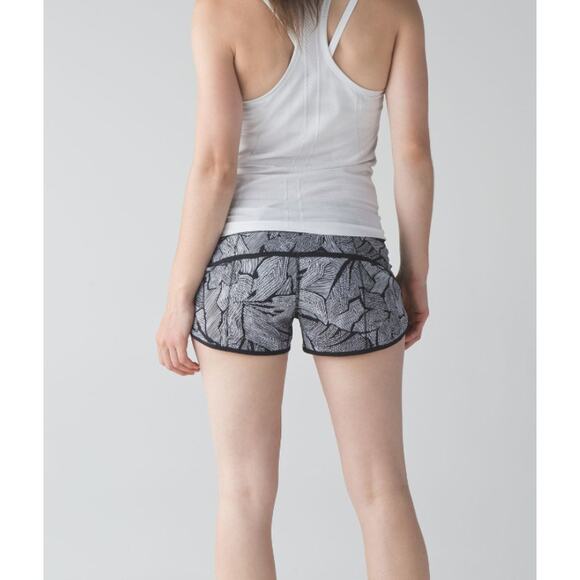 Lululemon womens Speed‎ Short 2.5" black white shorts size 4 - Picture 6 of 11
